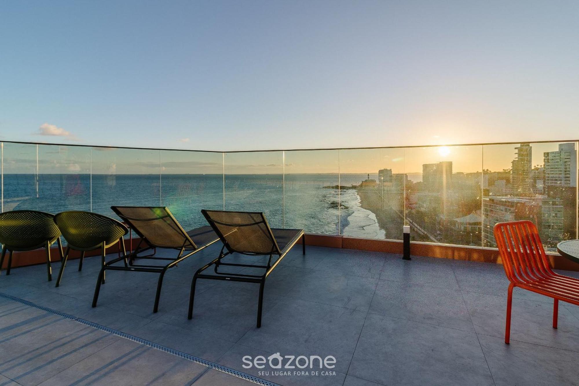 Apartamento Predio Beira-mar Com Piscina Na Barra Em Ssa - Spb