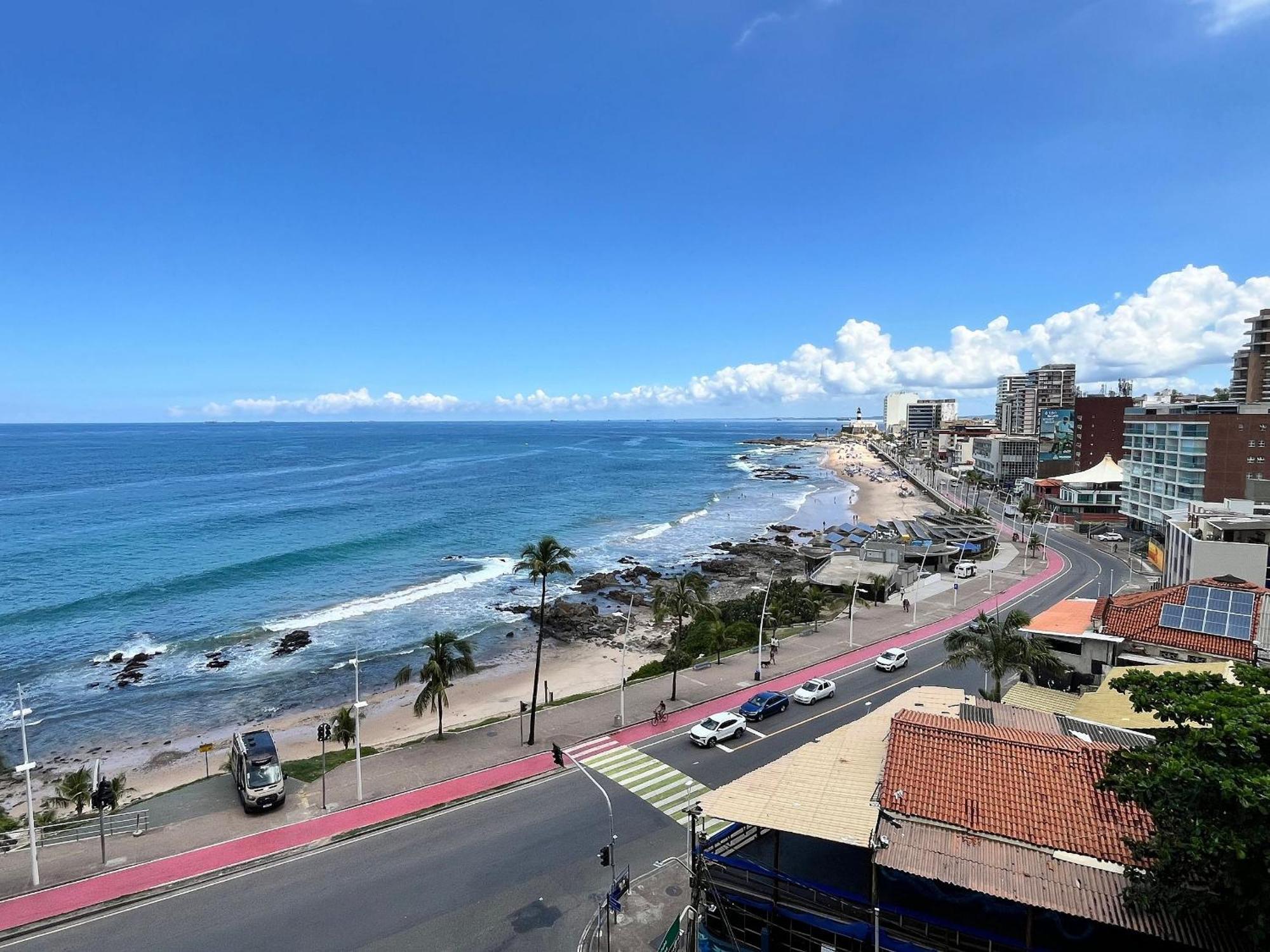 Apartamento Predio Beira-mar Com Piscina Na Barra Em Ssa - Spb *