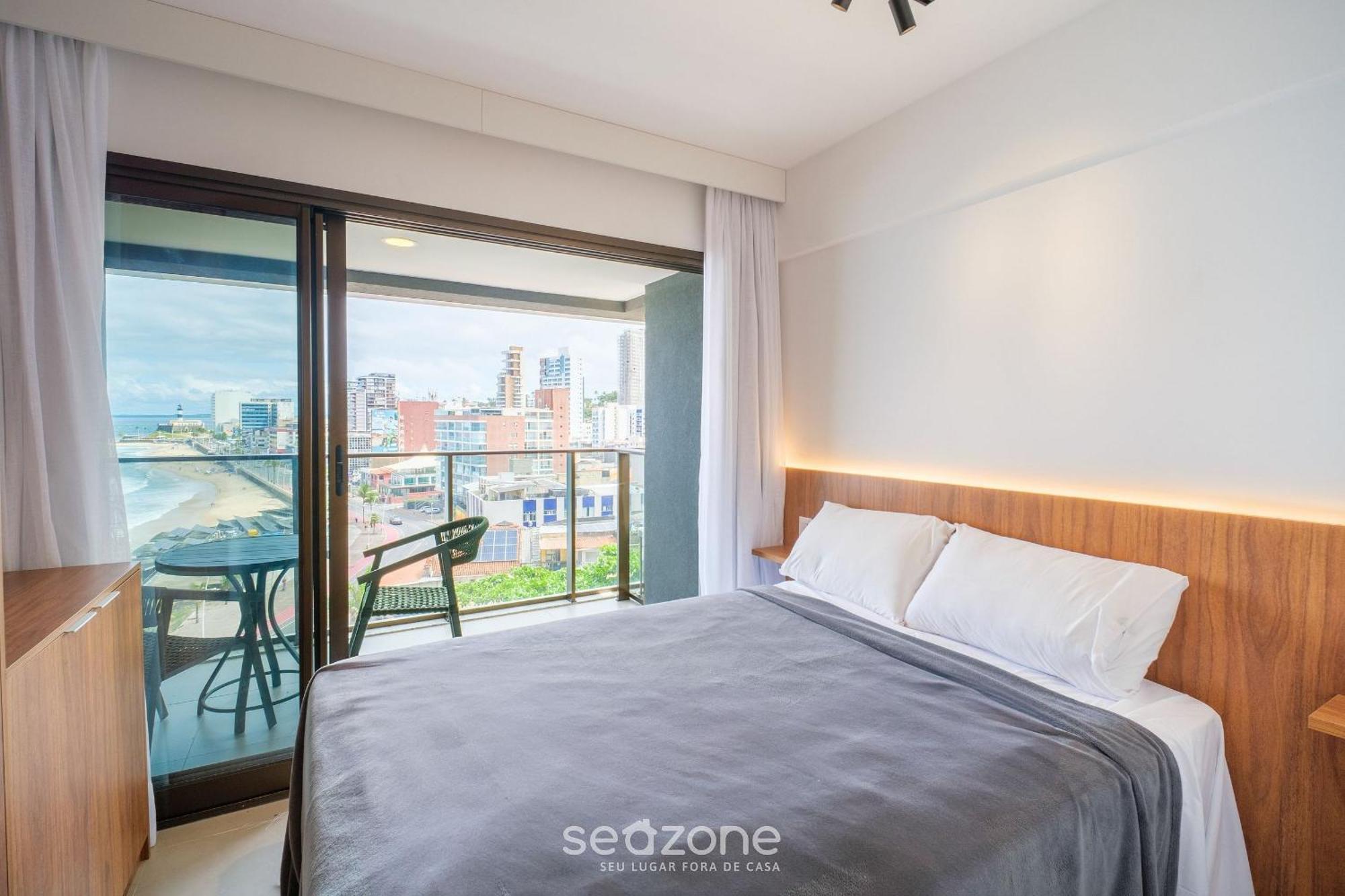 Apartamento Predio Beira-mar Com Piscina Na Barra Em Ssa - Spb *