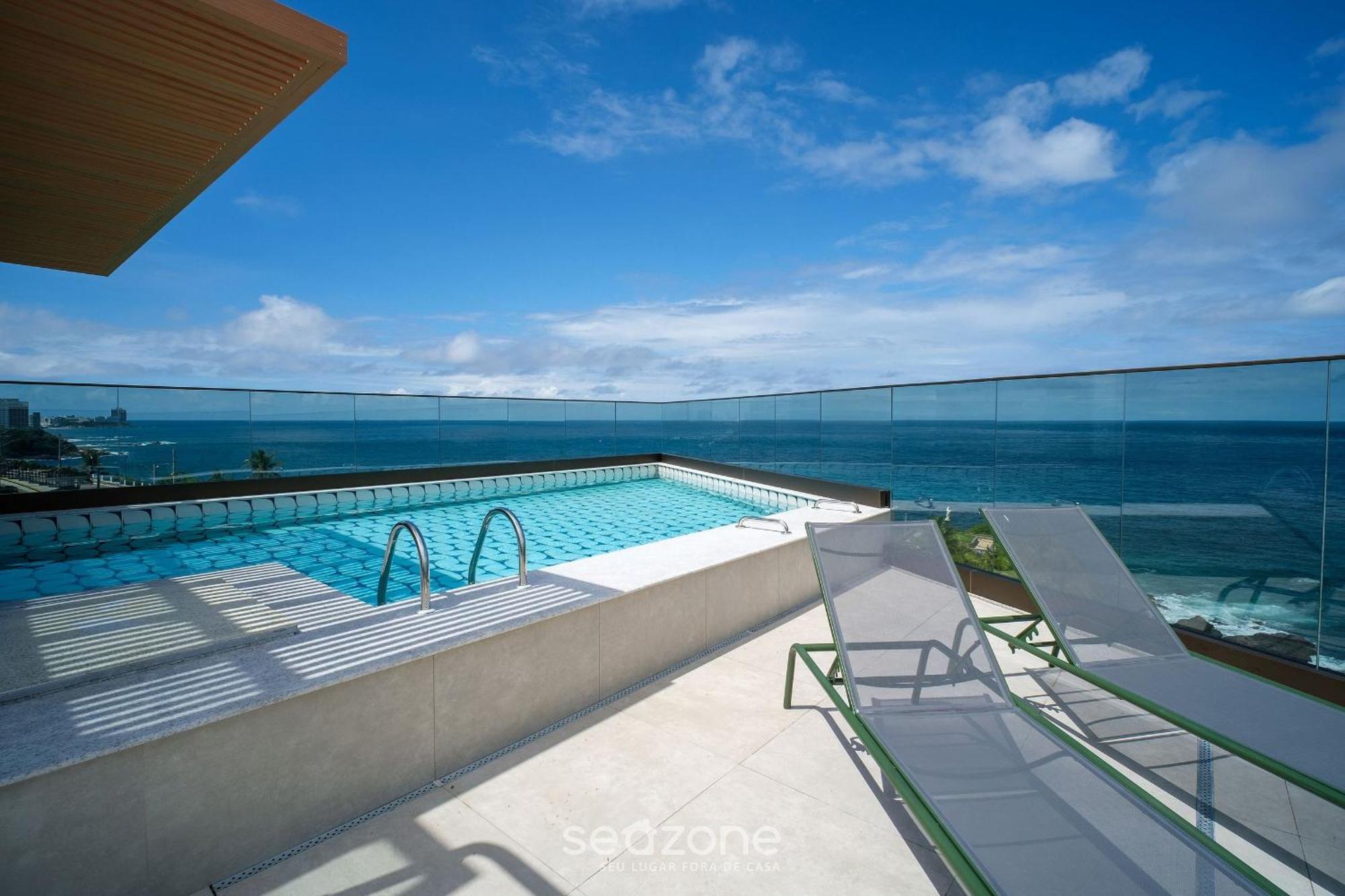 Apartamento Predio Beira-mar Com Piscina Na Barra Em Ssa - Spb Salvador