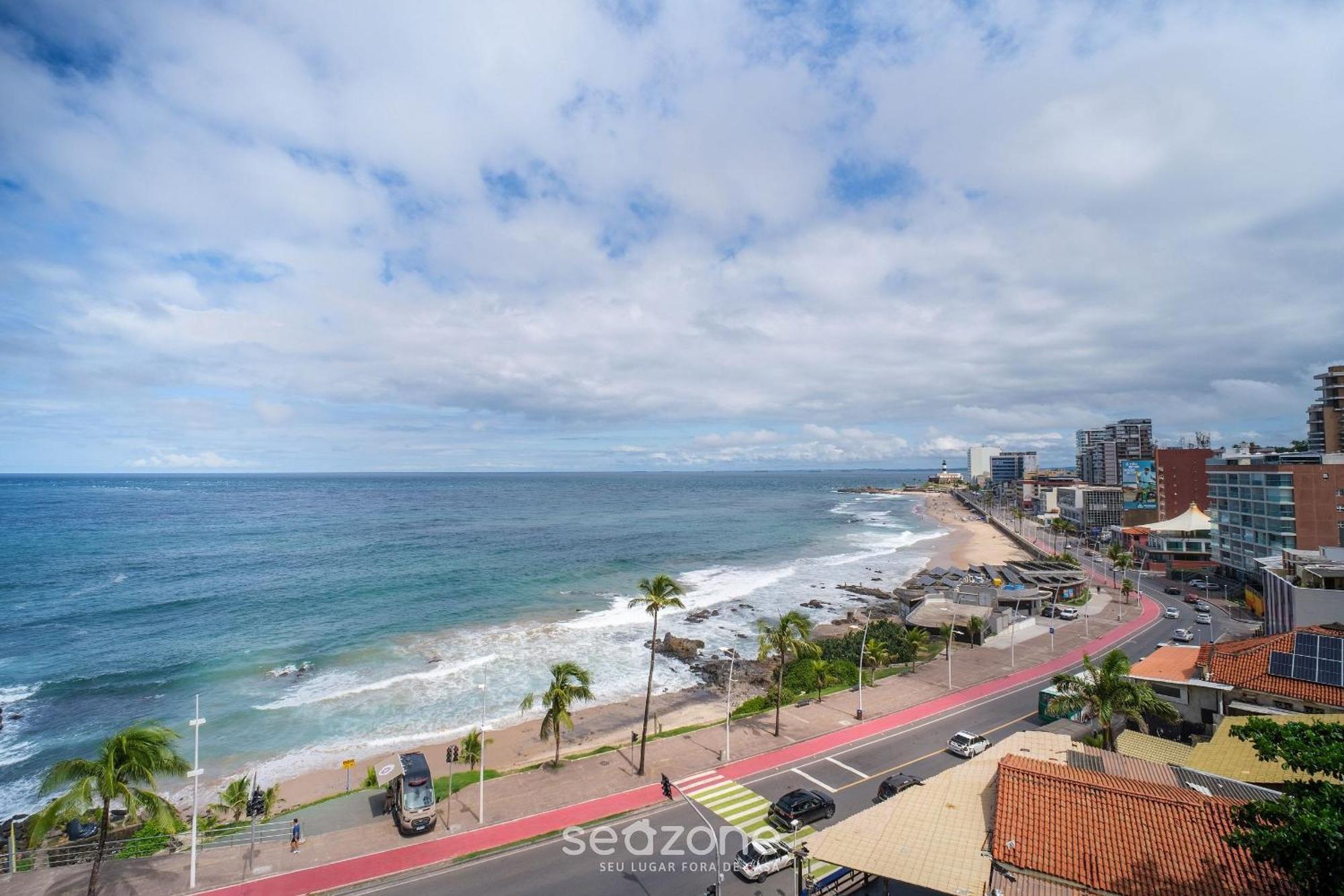 Apartamento Predio Beira-mar Com Piscina Na Barra Em Ssa - Spb